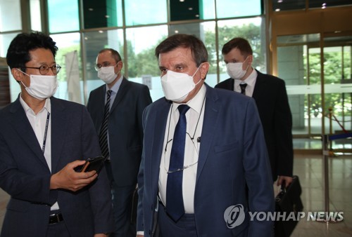 방미 후 출근 한반도본부장, 중·러 대사와 연쇄회동(종합)