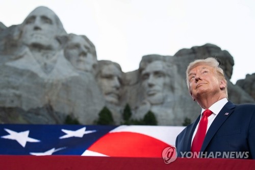 트럼프, 독립기념일 맞아 차별반대 시위에 "역사말살 운동"(종합)