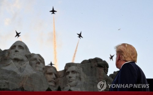 트럼프, 미국영웅 추앙 '국립 정원' 지시…인물상 파괴에 맞대응