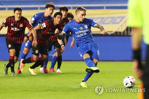 수원·서울, 시즌 첫 슈퍼매치서 '6골 난타전'…3-3 무승부