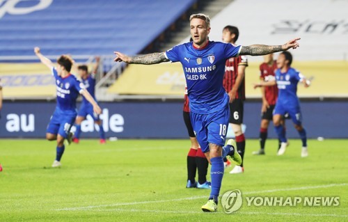 드디어 터진 타가트 '멀티골'…아쉬운 무승부 속 수원의 희망