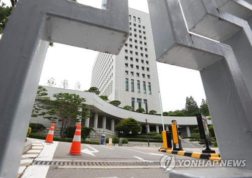 윤석열, 장관 수사지휘 거부하는 첫 검찰총장 될까