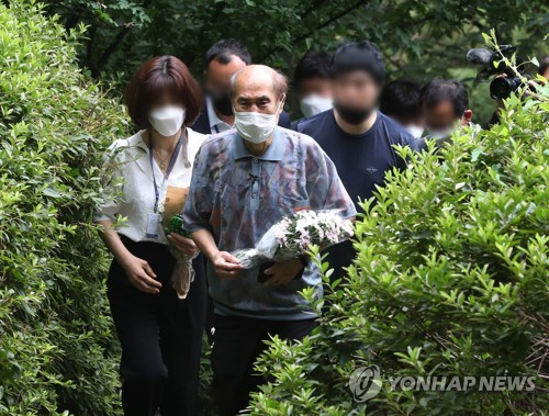 이춘재에 살해 화성 초등생 아버지 "시신발견 숨긴 경찰 원망"