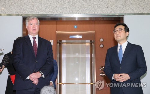 미, 비건 방한중 북에 손짓…트럼프 3차북미정상회담 깜짝쇼할까(종합)