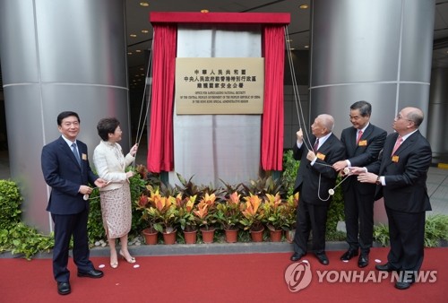 홍콩 '금융 허브' 직격탄 맞나…홍콩 '탈출 러시' 조짐도