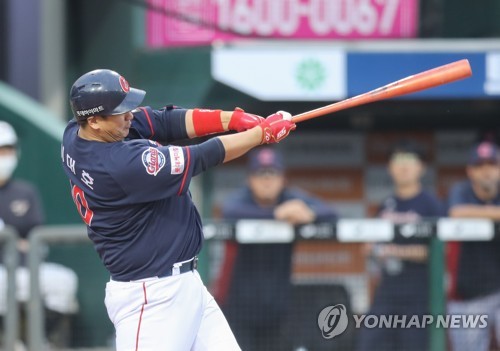 롯데 스트레일리 59일 만에 승리 추가…이대호·전준우 '쾅'