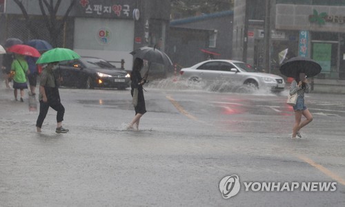 부산 호우주의보에 밤까지 비…최대 100㎜