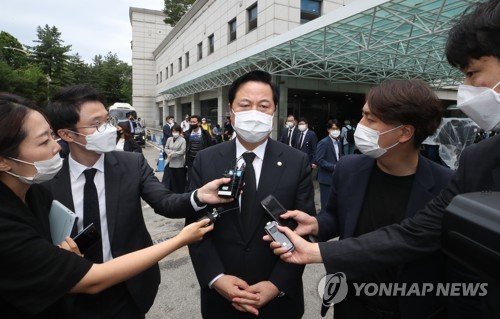 김두관 "실체적 진실 경찰조사…집무실 침대 없애자"