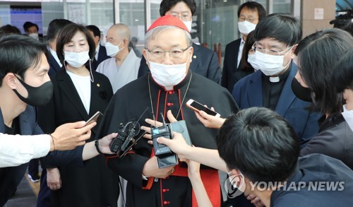 박원순 빈소 이틀째 각계 추모행렬…시청 분향소도 조문객 발길(종합2보)