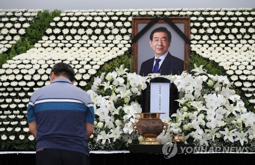 뜨거운 조문정국…박원순·백선엽 두고 전방위 공방