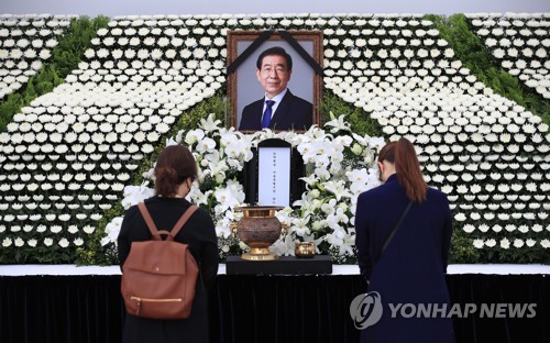 민주, 박원순 고소인 신상털기에 "즉각 중단돼야"