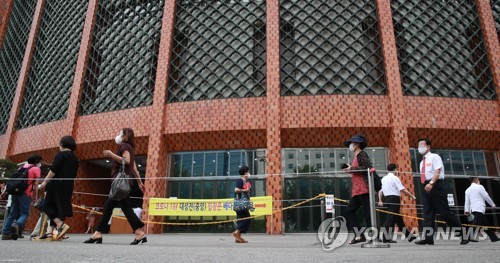 정부, 교회 '소모임 금지' 해제 검토…"최근 감염 거의 없어"