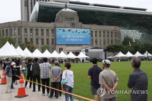 박원순 빈소 사흘째 조문행렬…빗속 추모객들 "안타깝다"