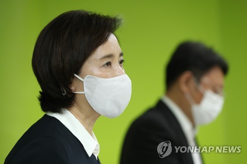 유은혜 "거리두기로 아동학대 발생 가능성 커져…대책 곧 발표"