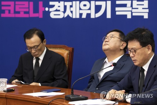 與, 박원순 의혹 회견에 신속 사과…진화 모색