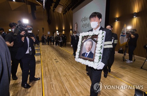 경찰, 박원순 고소인 측 '입장 밝히라' 요구에 난색