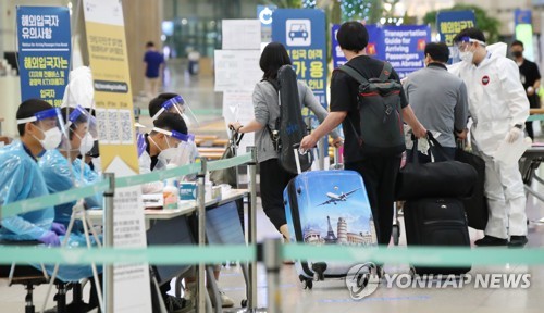 해외유입 감염 '비상'…"입국통제 안되면 계속 늘어날 수밖에"