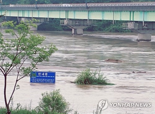 휩쓸리고 미끄러지고 잠기고…남부 '물폭탄' 3명 사망