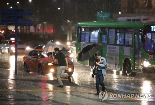 오늘 서울 강수량 100mm 안팎 달해…내일 새벽까지 장대비(종합)