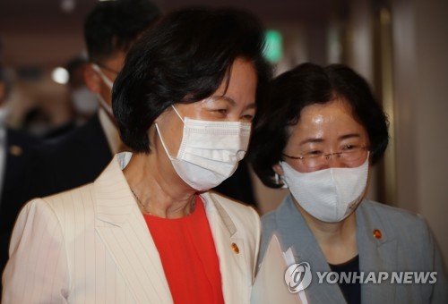 추미애 '박원순 의혹' 대응 주목…안희정·박수현 땐 단칼에