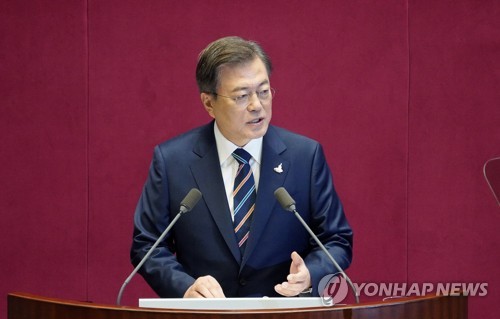 [1보] 문대통령, 주식양도세에 "개인투자자 의욕 꺾어선 안돼"