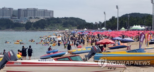 코로나19 확산 우려·흐린 날씨에 전국 해수욕장·관광지 '한산'