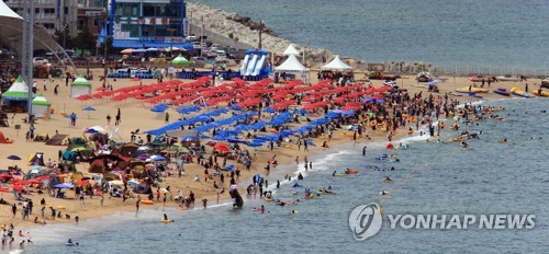 지역발생 확산세 주춤…집단감염 불씨와 휴가철이 '위험 요소'