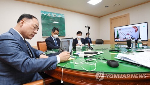 홍남기, G20회의서 "세계경제 회복위해 방역·경제 균형 둬야"