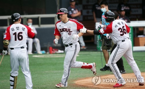 [고침] 체육(NC 또 3연승, 한화 또 4연패…반환점도 돌기…)