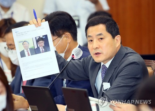 방통위원장 청문회…與 "연임축하" vs 野 "시녀방송"