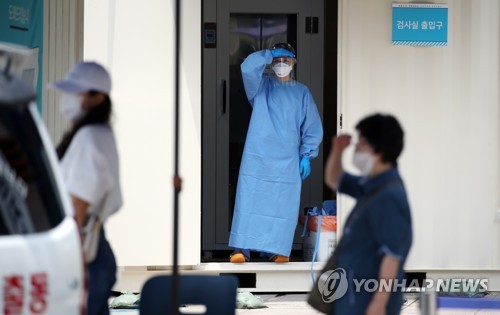 사무실·요양시설·교회·군부대…수도권 곳곳서 확산세 지속(종합)