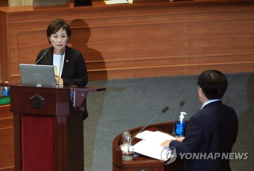 대정부질문 호통·막말 여전…김희국 "3년 내내 X볼"