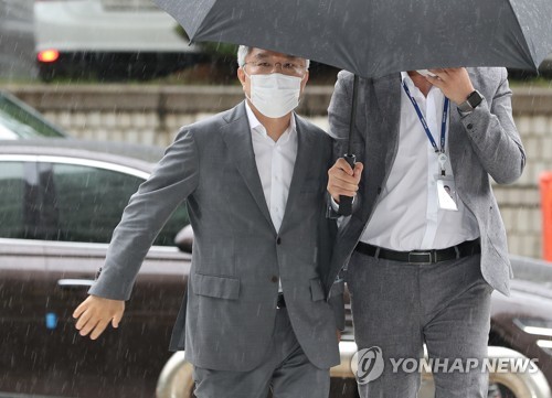 최강욱 측, 조국 가족 문자 공개에 반발…"검사 비겁하다"