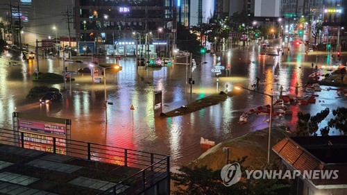 3시간여만에 물바다 된 부산…인명 피해 등 역대급 비 피해(종합2보)