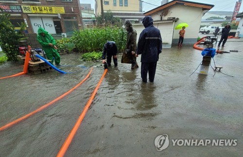 부산·경북·강원…한반도 동쪽에 폭우 쏟아진 까닭은