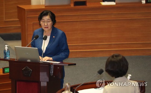 여가부 장관 '박원순 의혹' 소극대응 비판에 "피해자 보호 고려"