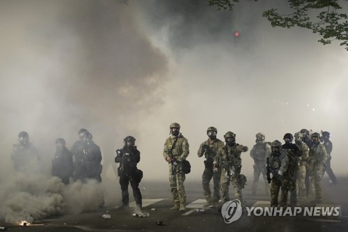 미국 포틀랜드는 전쟁통…시위격화에도 연방요원 추가투입