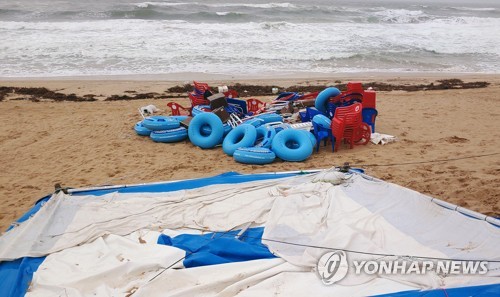 "피서객 작년의 반 토막"…코로나·장마에 강원 동해안 '울상'