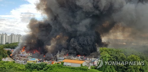 고양 폐차장서 불…5시간 만에 불길 잡아(종합)