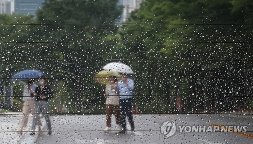 전국 곳곳 호우특보…제주는 열대야