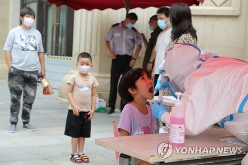 中, 5개월만에 신규확진 100명 넘어…다롄 영화관 등 운영 중단(종합)