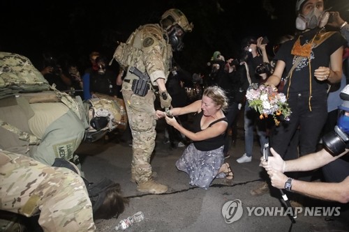 미국 포틀랜드는 전쟁통…시위격화에도 연방요원 추가투입