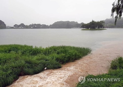 주택 농경지 침수·도로 통제…중·남부 지방 '폭우 피해' 속출