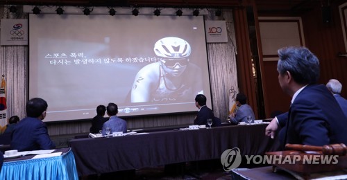 故 최숙현 아버지 "딸의 뜻 전해져 보람…하늘에서 웃고 있기를"