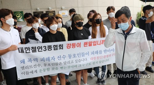 故 최숙현 아버지 "딸의 뜻 전해져 보람…하늘에서 웃고 있기를"