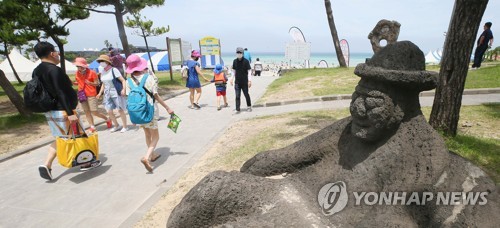 제주 나흘째 폭염·열대야 "헉헉"…"육지는 물난리라는데"