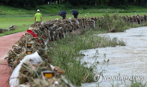 [날씨] 토요일 중부지방에 폭우…남부는 폭염