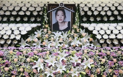 구하라 유족 첫 재판…"친모에 '생전 양육비' 추가 청구"