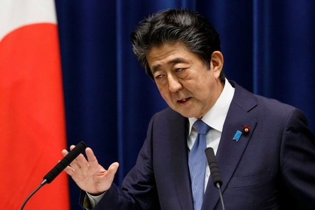 일본의 보수 성향 신문인 요미우리가 실시한 여론조사에서 아베 신조(安倍晋三) 내각에 대한 지지율이 30%대로 조사됐다./사진=AP