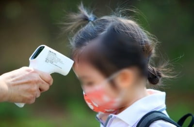 [단독] 출소자가 학교서 발열체크?…서울시 뒤늦게 "제외하겠다"